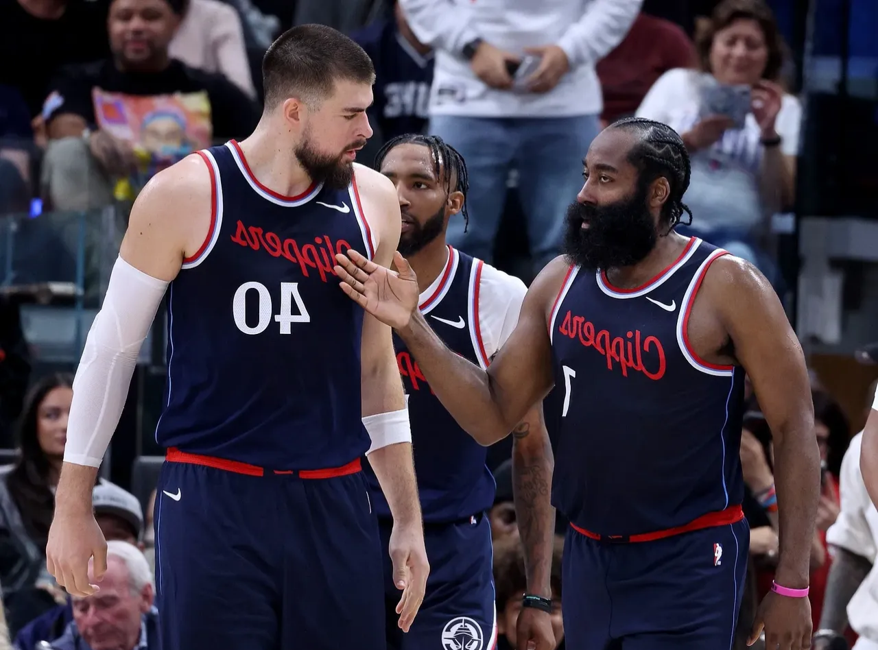 IM电竞官方网站最新下载安卓版-洛杉矶快船手感冰凉备战西甲俄克拉荷马雷霆围绕德甲伤情更新，网友：克里夫兰骑士围绕NBA总决赛刷新队史纪录的简单介绍